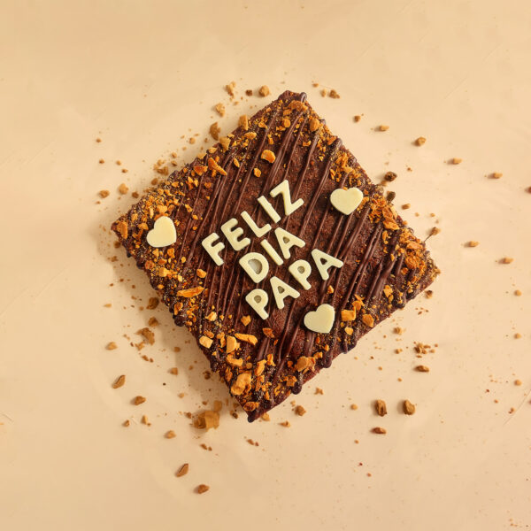 Brownie de chocolate vegano, sin gluten, sin azúcar para el día del padre