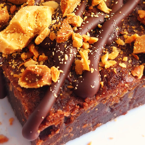 Brownie de chocolate vegano, sin gluten, sin azúcar para el día del padre